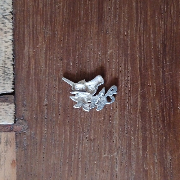 Vintage sterling silver unicorn pendant with flowers in hair - Picture 4 of 8